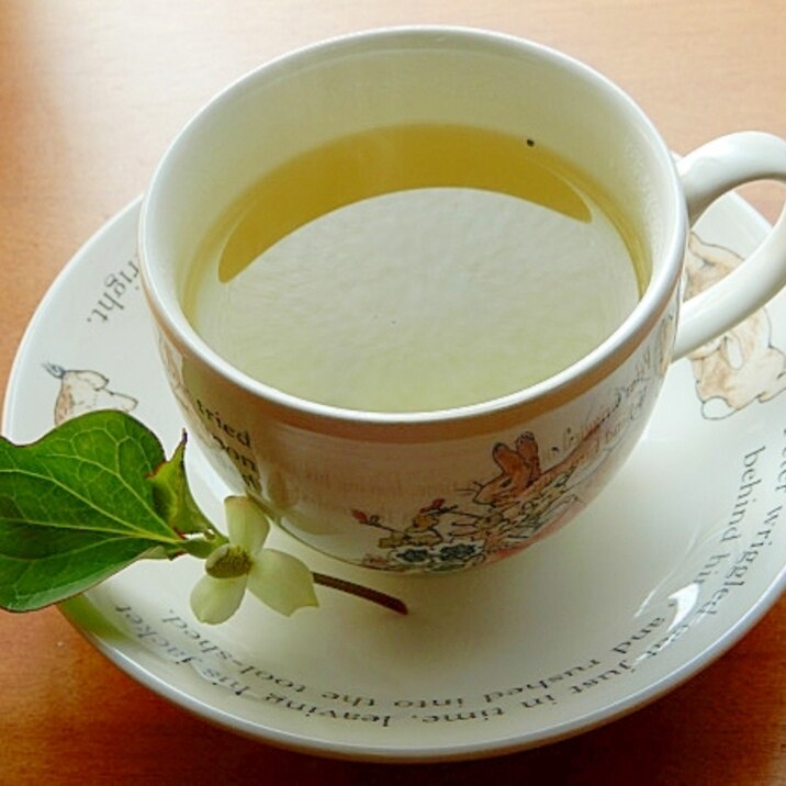 5分 とても飲み易い ドクダミ茶風ヘルシー番茶 レシピ 作り方 By ジョン リーバス 楽天レシピ 5分 とても飲み易い ドクダミ茶風ヘルシー番茶 レシピ 作り方 By ジョン リーバス 楽天レシピ